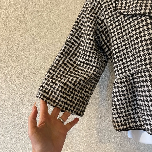 Folded & Hung Black and White 3/4 Sleeve Crop Jacket Size Small - Picture 4 of 9